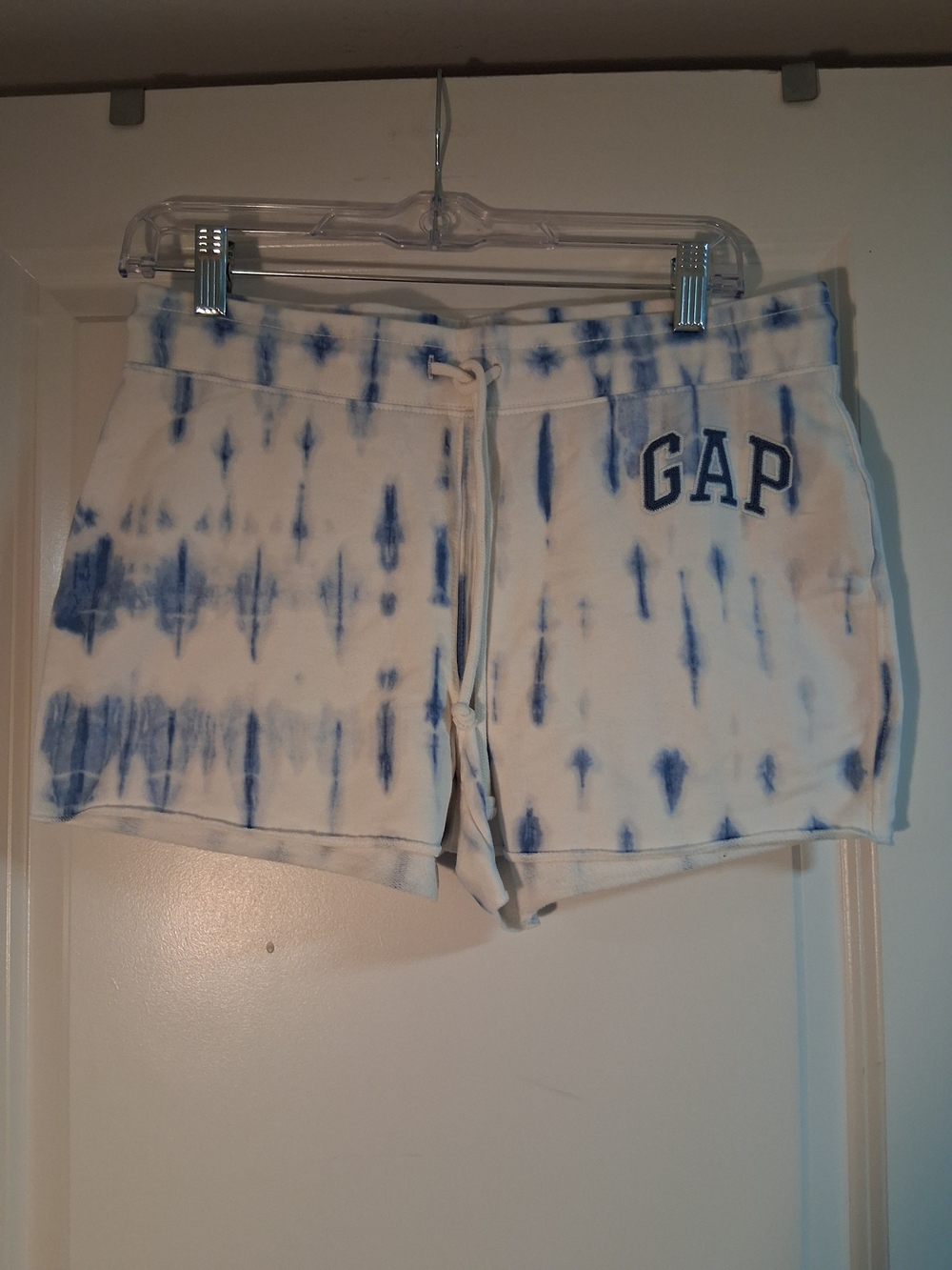 GAP Women's White & Blue Tie-Dye Drawstring Athletic Shorts